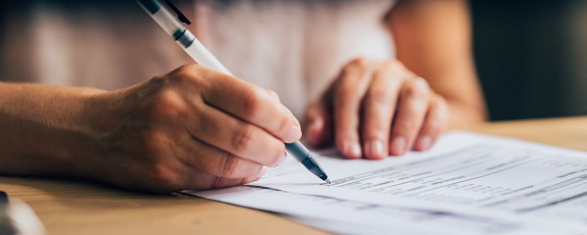 Signature de contrat de rachat de cr&eacute;dit 15000 &euro;