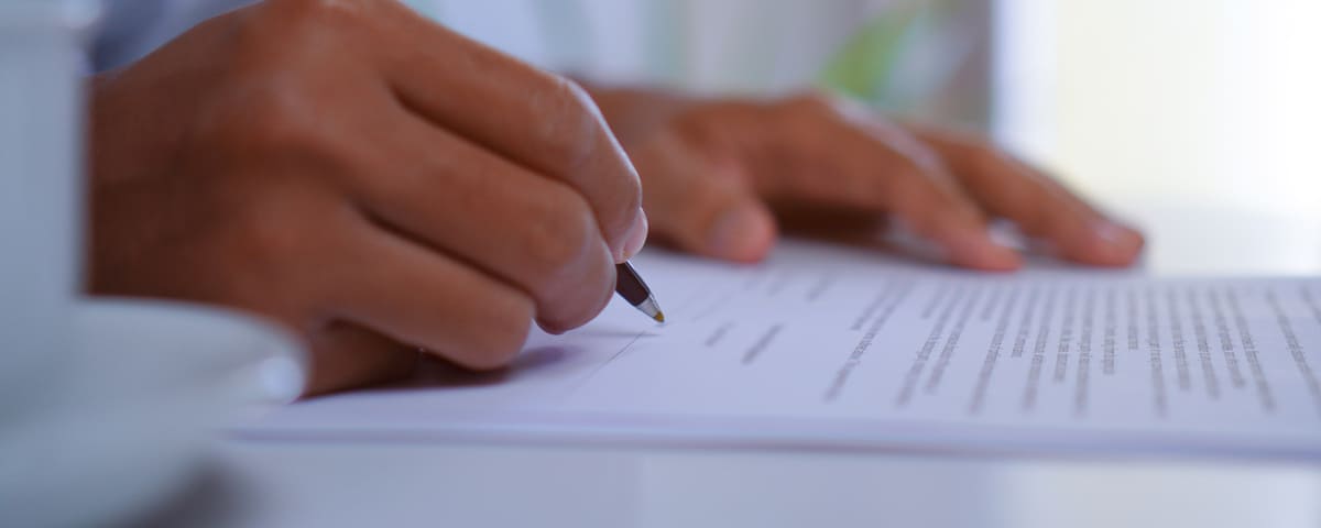 Signature de contrat de rachat de cr&eacute;dit 25000 &euro;