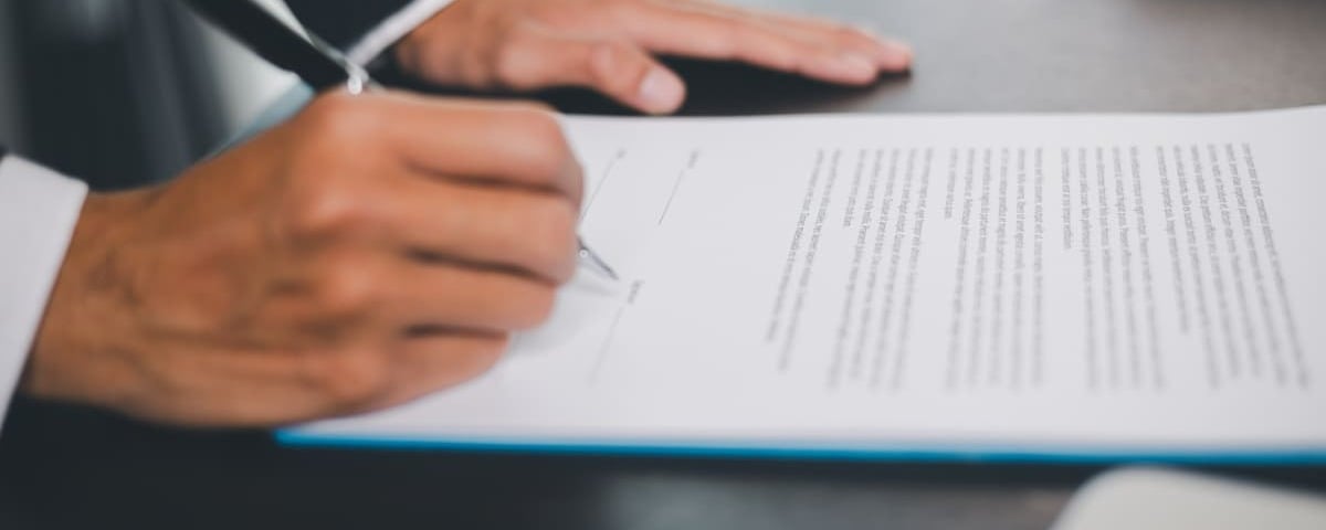 Signature de contrat de rachat de cr&eacute;dit 30000 &euro;