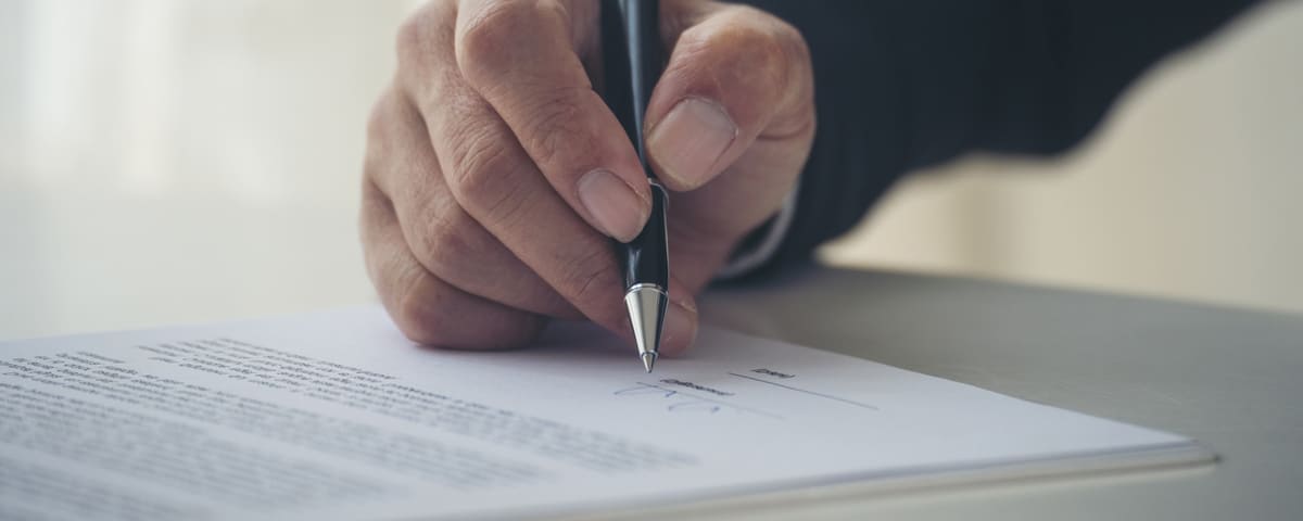 Signature de contrat de rachat de cr&eacute;dit 35000 &euro;