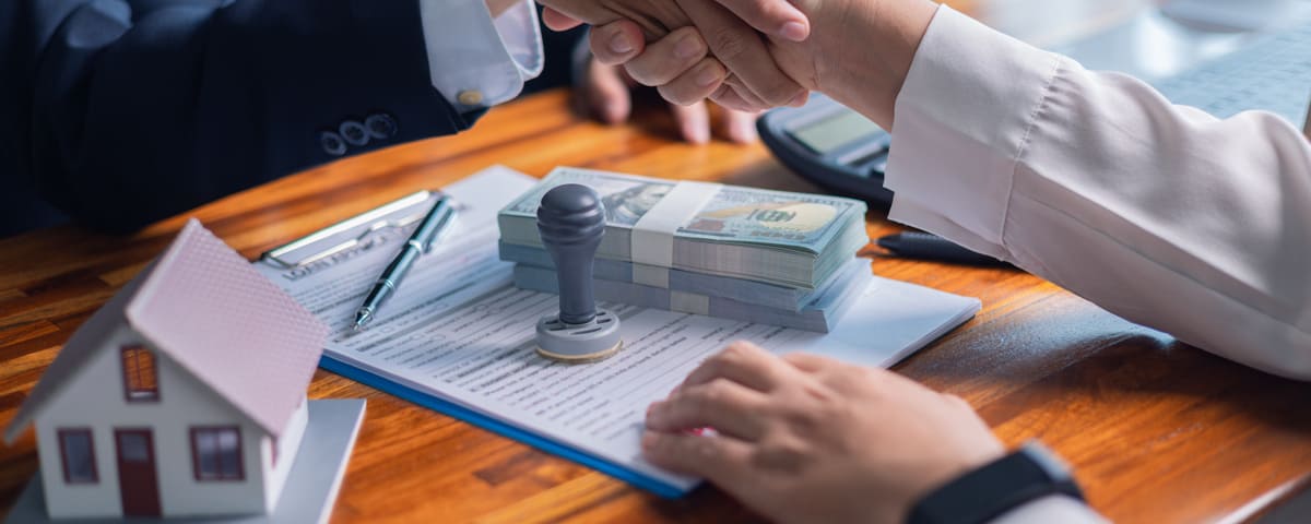 L’agent a présenté au client une opportunité d’investissement impliquant la vente d’un bien immobilier